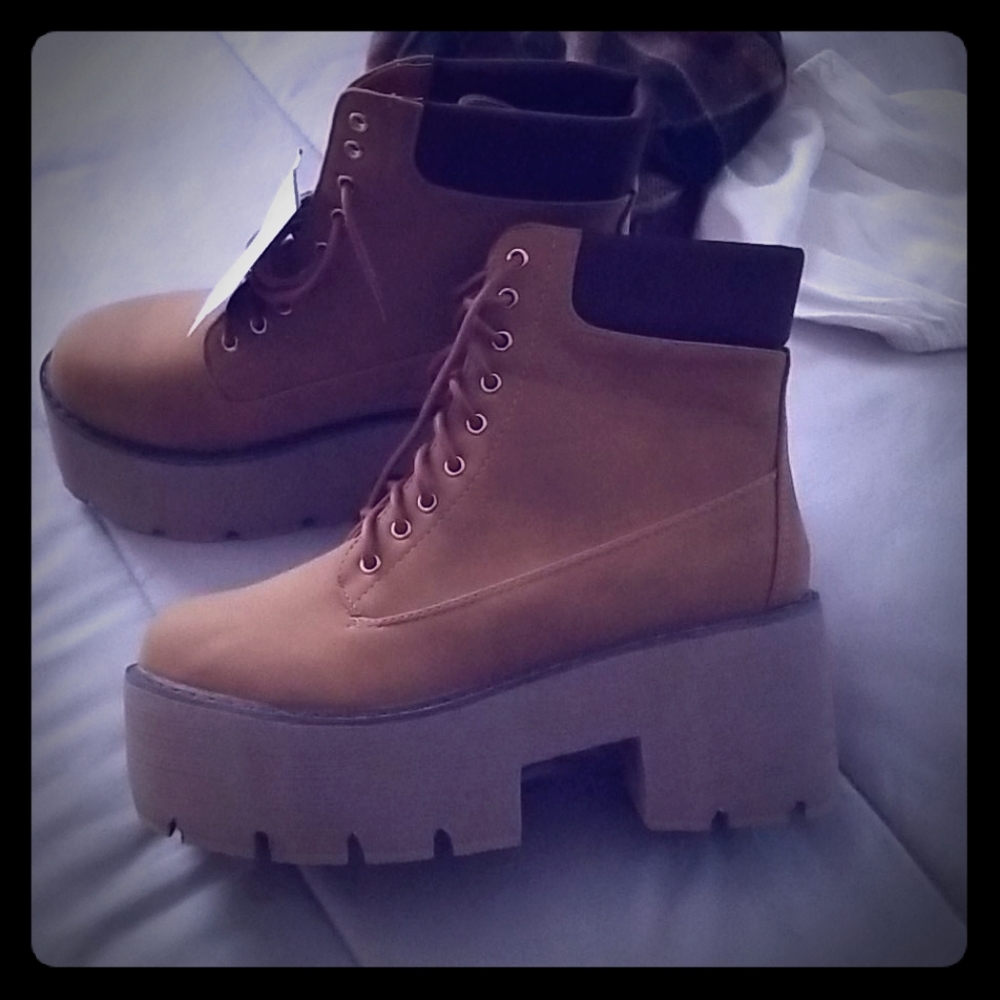 Airlift Camel Bootie